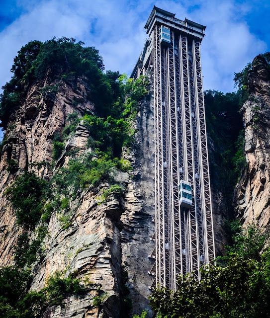 Heart attack with an outdoor lift hanging along the sandstone wall currently holding 3 world records
