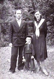 Ф.Роговий із дружиною та старшим сином Борисом (1952-1960). Устимівський дендропарк.