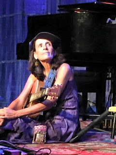 Photo of musician and author Suzzy Roche