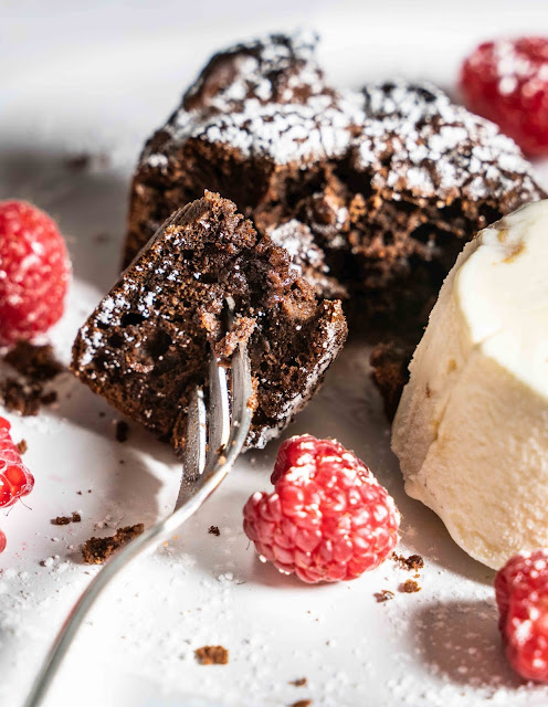 stuttgartcooking: Warmes Schokoladen-Törtchen mit Eiscreme und Himbeeren