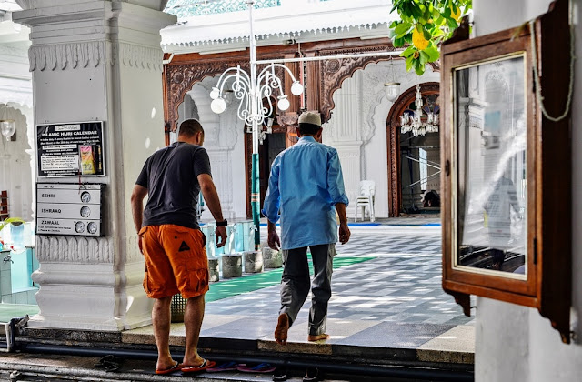 Doa Praktis Masuk Masjid dan Keluar Masjid agar Ibadah Khusyuk dan Diterima Doa Praktis Masuk Masjid dan Keluar Masjid agar Ibadah Khusyuk dan Diterima