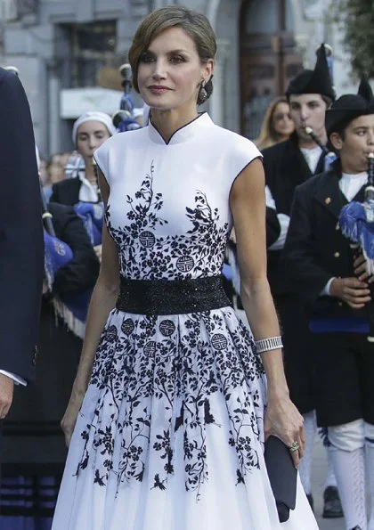 King Felipe VI and Queen Sofia. Queen Letizia wore Carolina Herrera Floral-Embroidered dress, Prada Pumps
