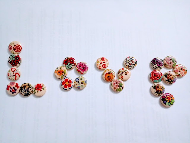 Love con botones y flores diy