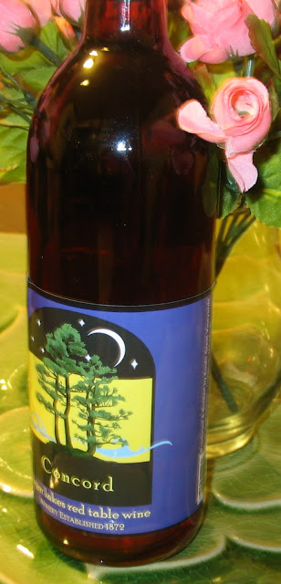Try some delicious concord wine from Eagle Crest Vineyards!