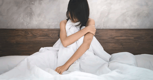 زوج يكتشف بان زوجته ليست عذراء فى ليله الدخله و لكن ما حدث صدمه الجميع