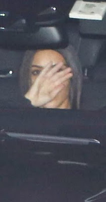 000 Kim Kardashian covers her face as she’s spotted in Kanye West's concert (Photos)
