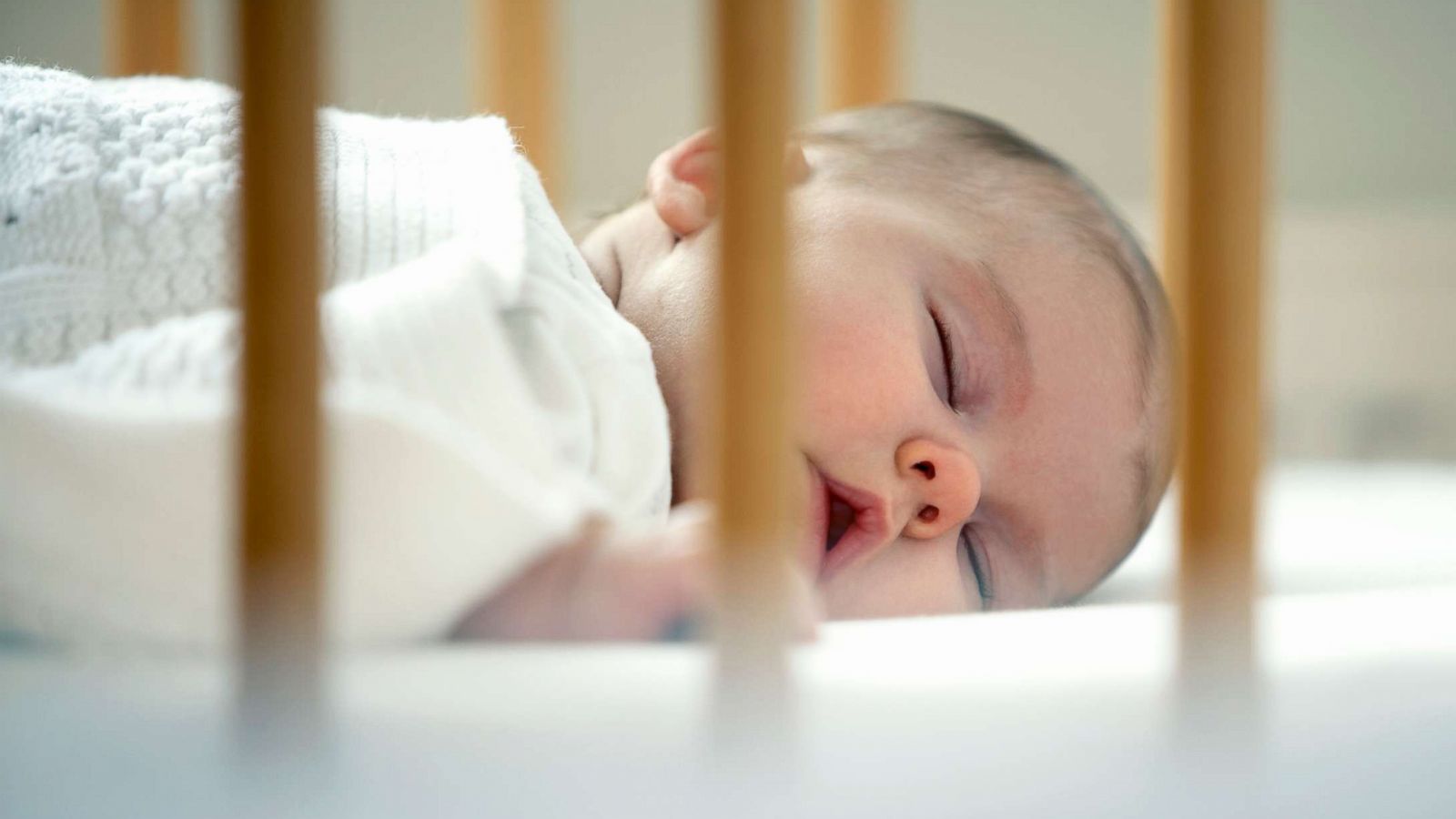 Getting Baby Sleep How to get baby to sleep on crib