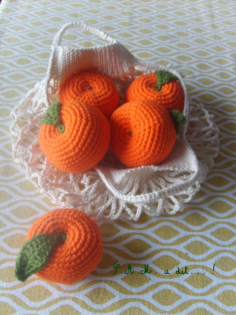 http://www.ravelry.com/dls/sam-a-dit-design-crochet-for-children-by-rachel-foulon/382791?filename=S.A.M._a_dit..._fais_une_mandarine__.pdf">download now</a