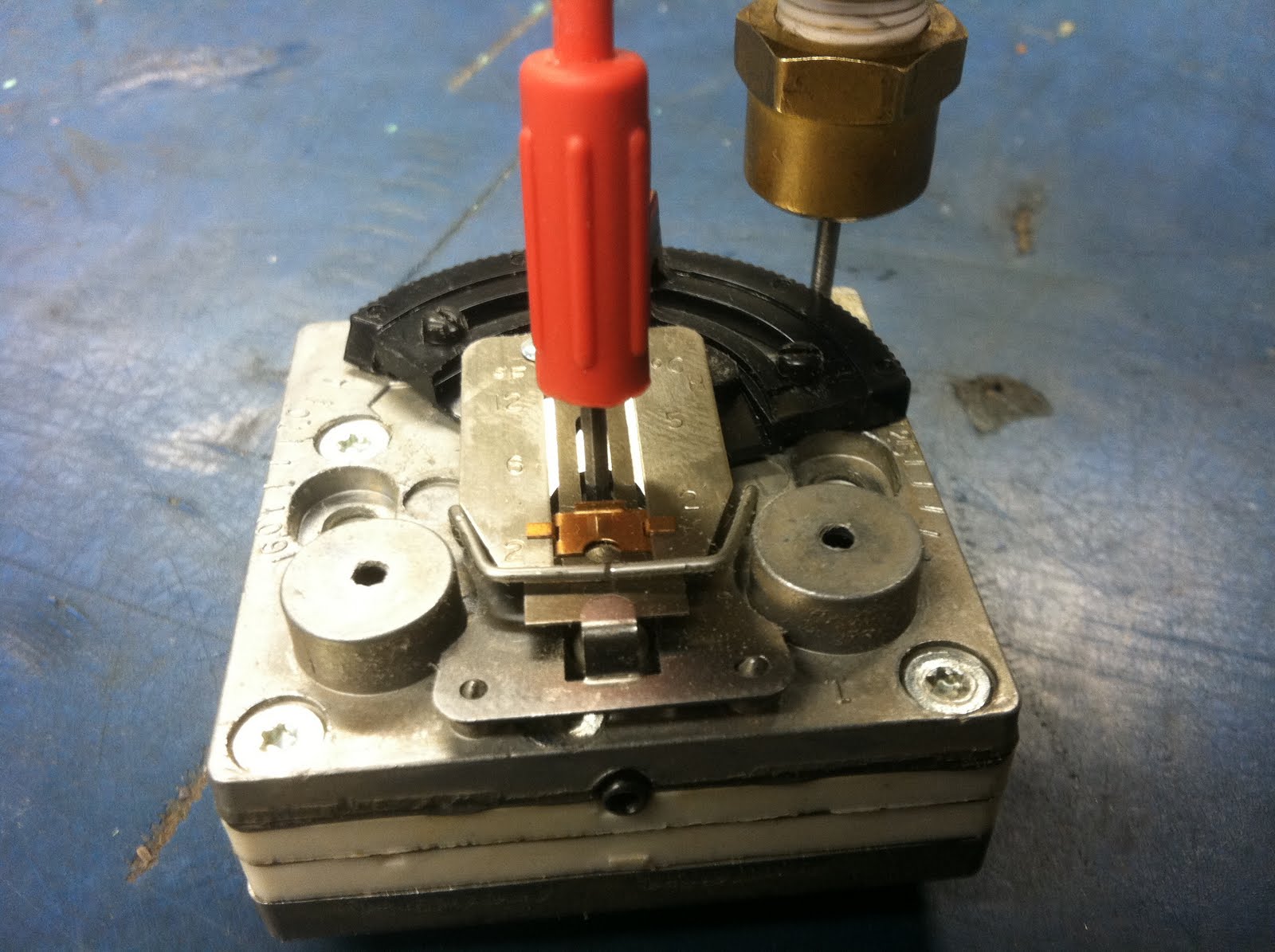 The Tinkerist Calibrating a pneumatic thermostat