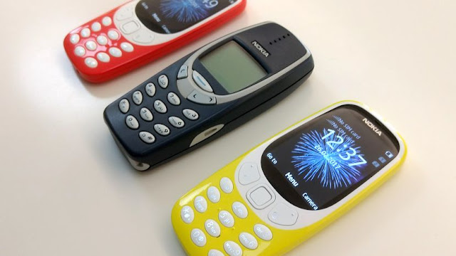 Телефона е в четири цветови варианта