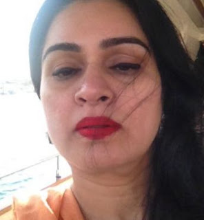 Padmini Kolhapure Family Husband Son Daughter Father Mother Marriage Photos Biography Profile.