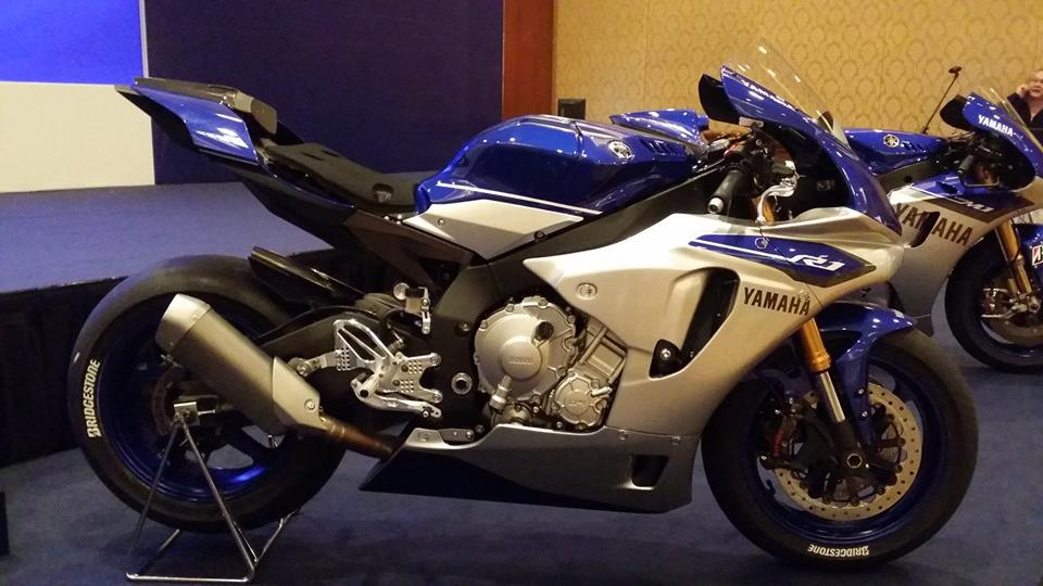 Foto gambar modifikasi r25 terbaru movistar ala r6 r1 motogp moge ban