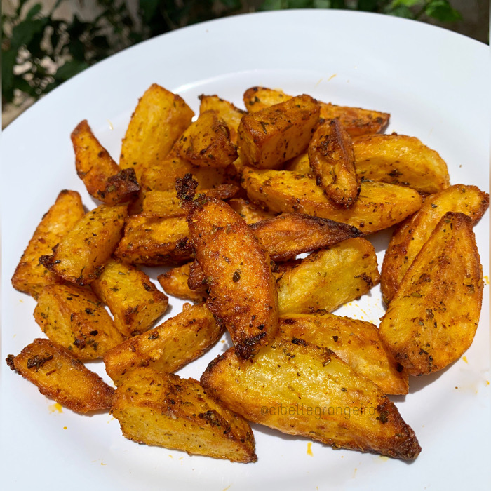 Batata rústica na airfryer: veja a receita fácil que fica igual a