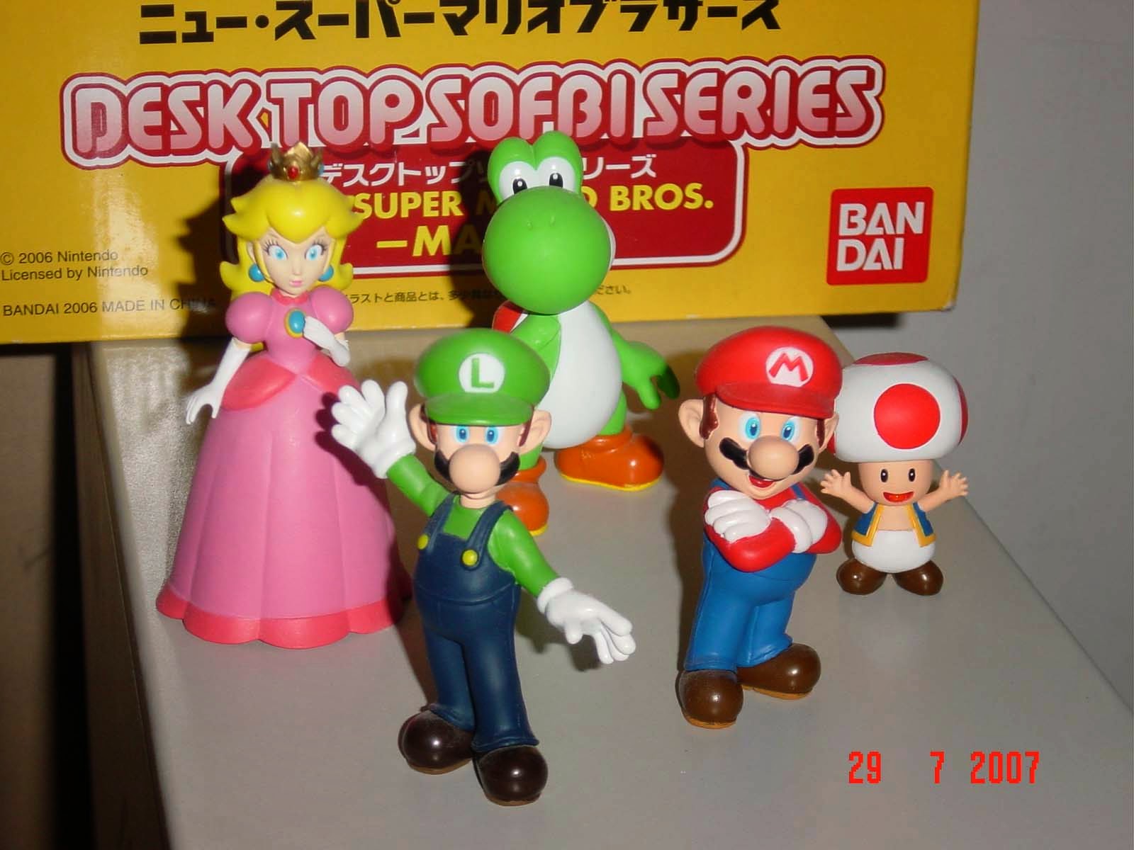 Nintendo old. Игрушка Нинтендо детская пластиковая. Игрушка Нинтендо с мечом и шлемом. Nintendo old Toys.