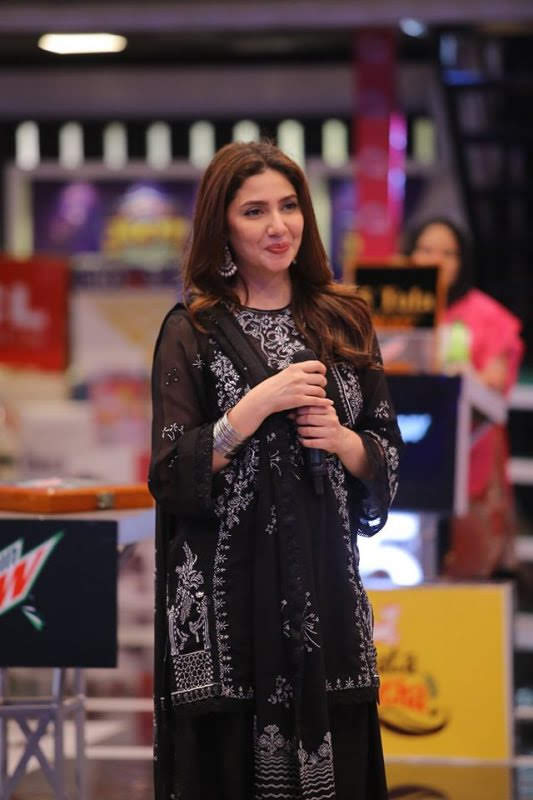 Mahira khan black dress jeeto pakistan Clearance