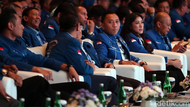 Diajak Jokowi, Demokrat Tetap Tak Dapat Kursi Menteri Diajak Jokowi, Demokrat Tetap Tak Dapat Kursi Menteri