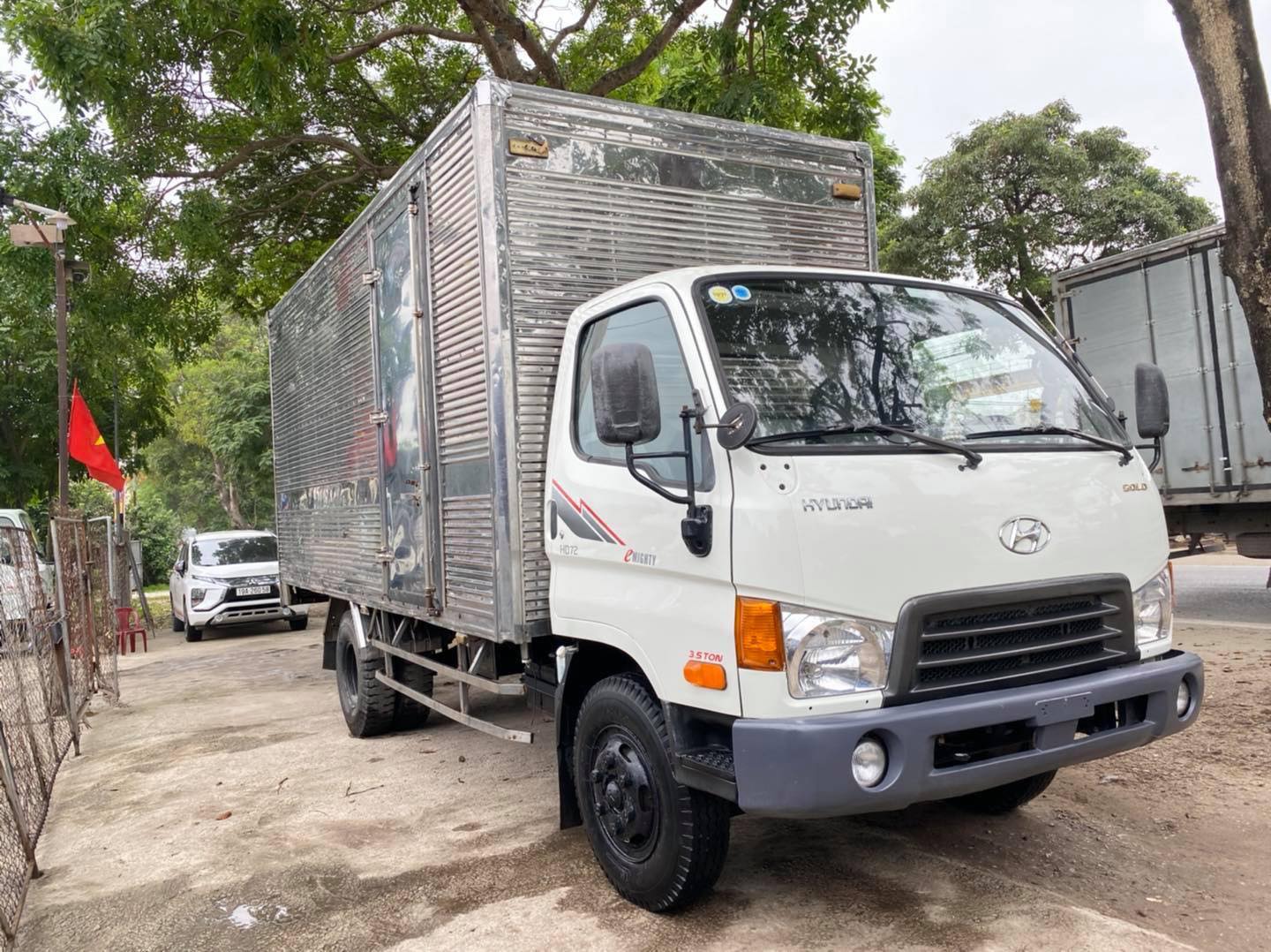 Xe tải cẩu tự hành 25  3 tấn Hyundai