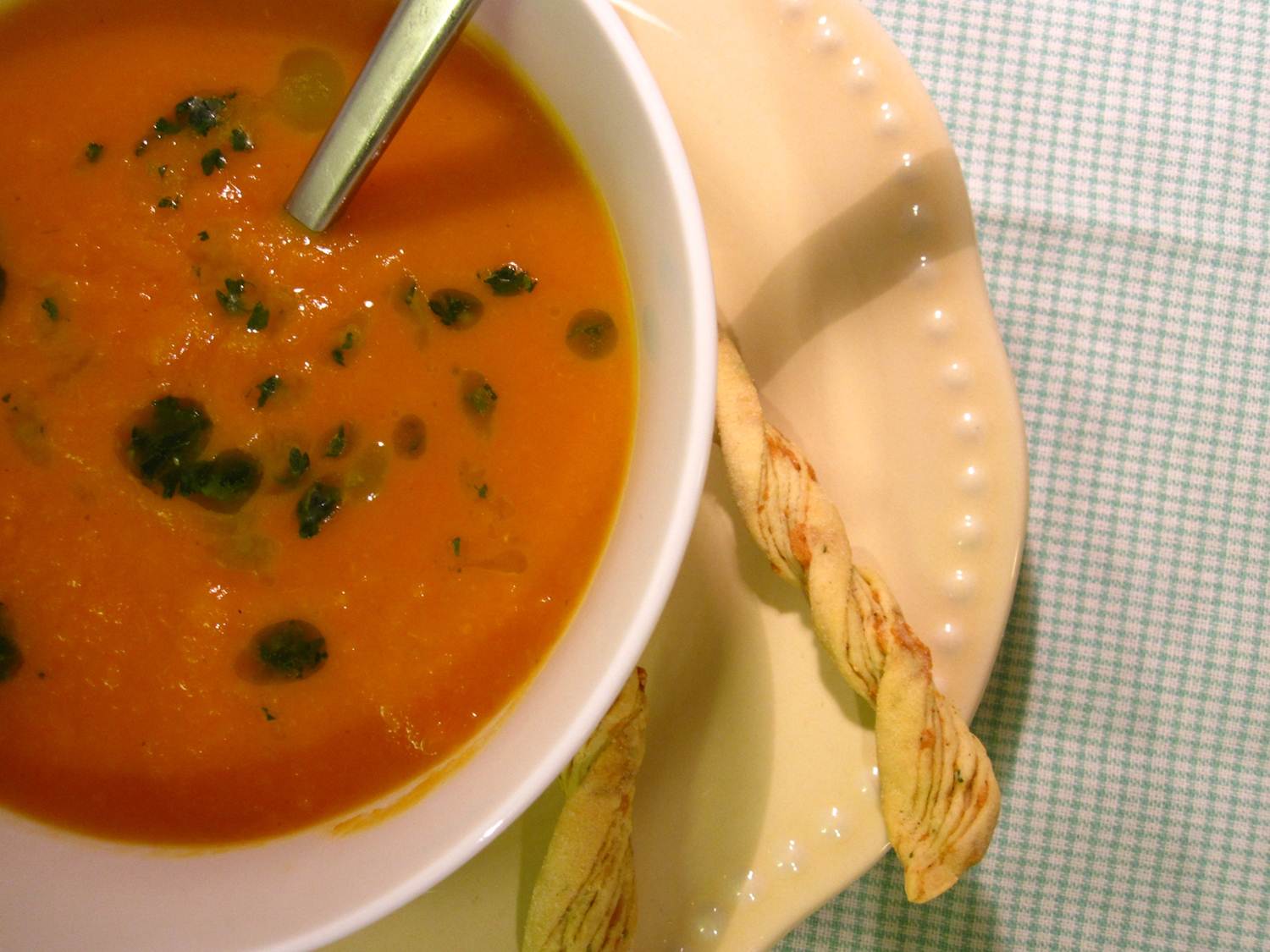 Edible biology Carrot, sweet potato, apple & pear soup with cilantro oil