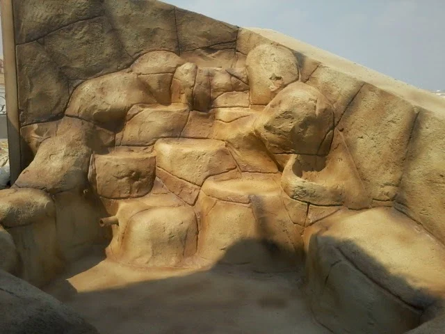 شلال صخري فى الرووف