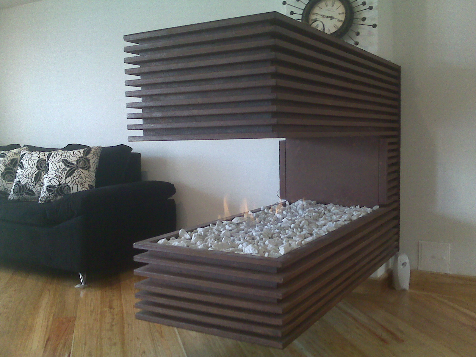 INDUSTRIAS UNIDAS: CHIMENEAS A GAS, ETANOL Y TRADICIONAL, ENCHAPES Y