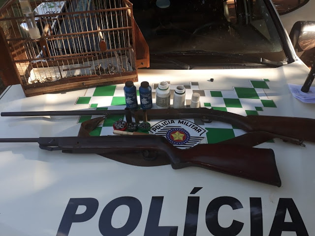 Polícia Ambiental apreende espingarda, munições e ave silvestre com anilha falsificada na zona rural de Rancharia Polícia Ambiental apreende espingarda, munições e ave silvestre com anilha falsificada na zona rural de Rancharia
