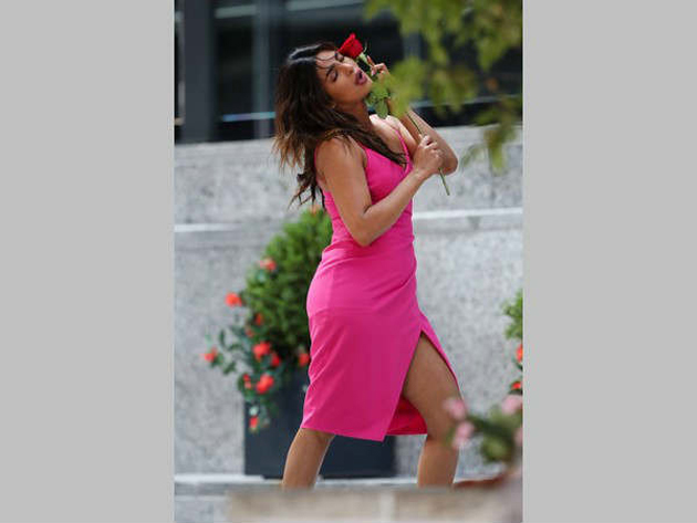 Priyanka Chopra And Nick Jonas Dance At new York Streets Photos 5