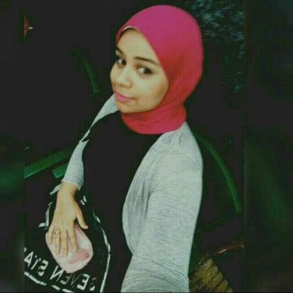 السمار طلع الجمال كله مع لبوه العشوائيات دي بنات عريانه