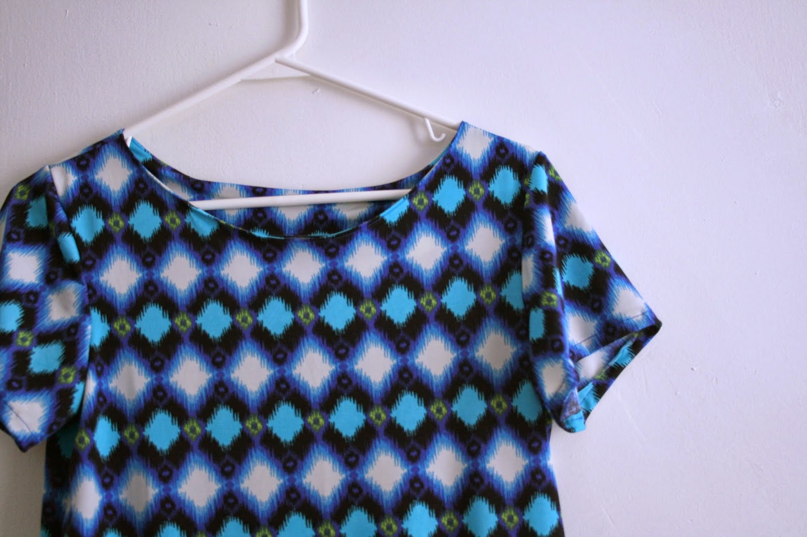 Tangible Pursuits: Sewing for Myself: Boatneck Top