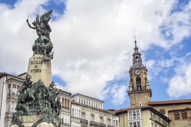 Vitoria - Plaza de la Virgen Blanca