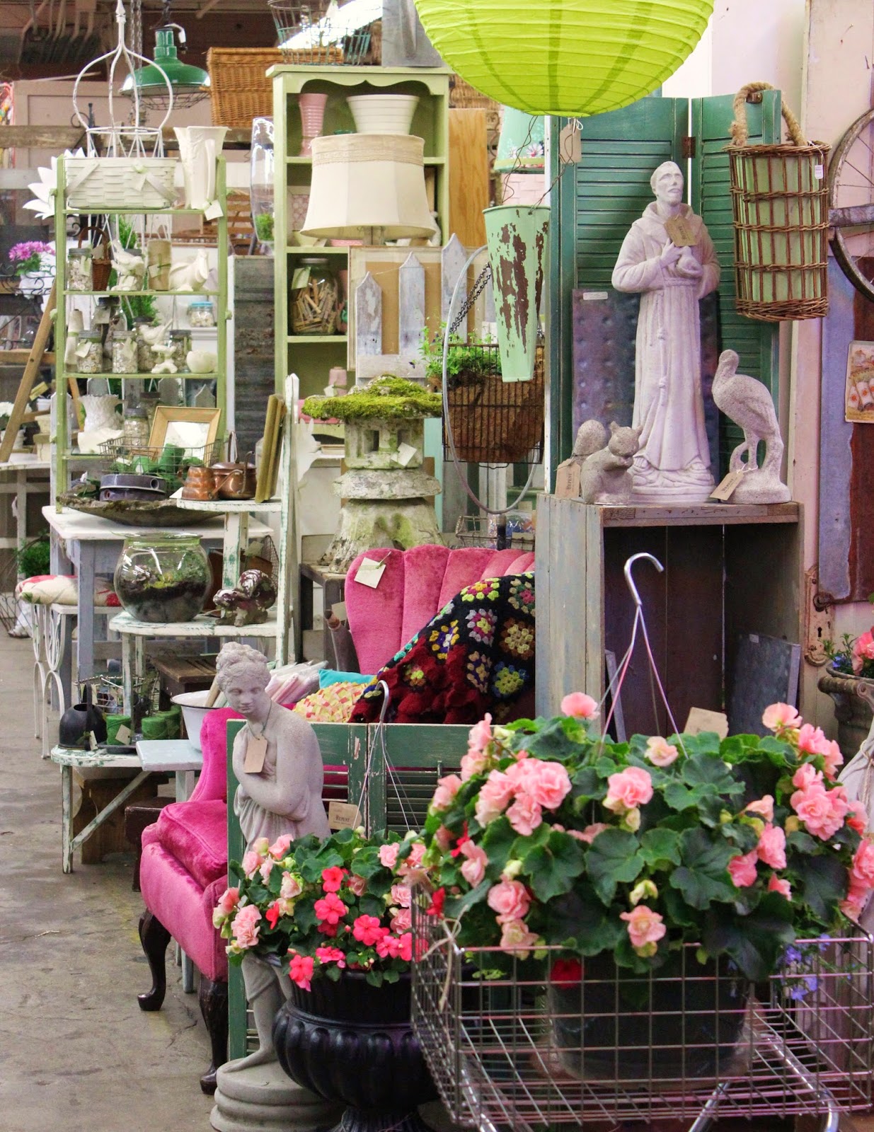 Monticello Antique Marketplace Let's Go Shopping At Monticello!