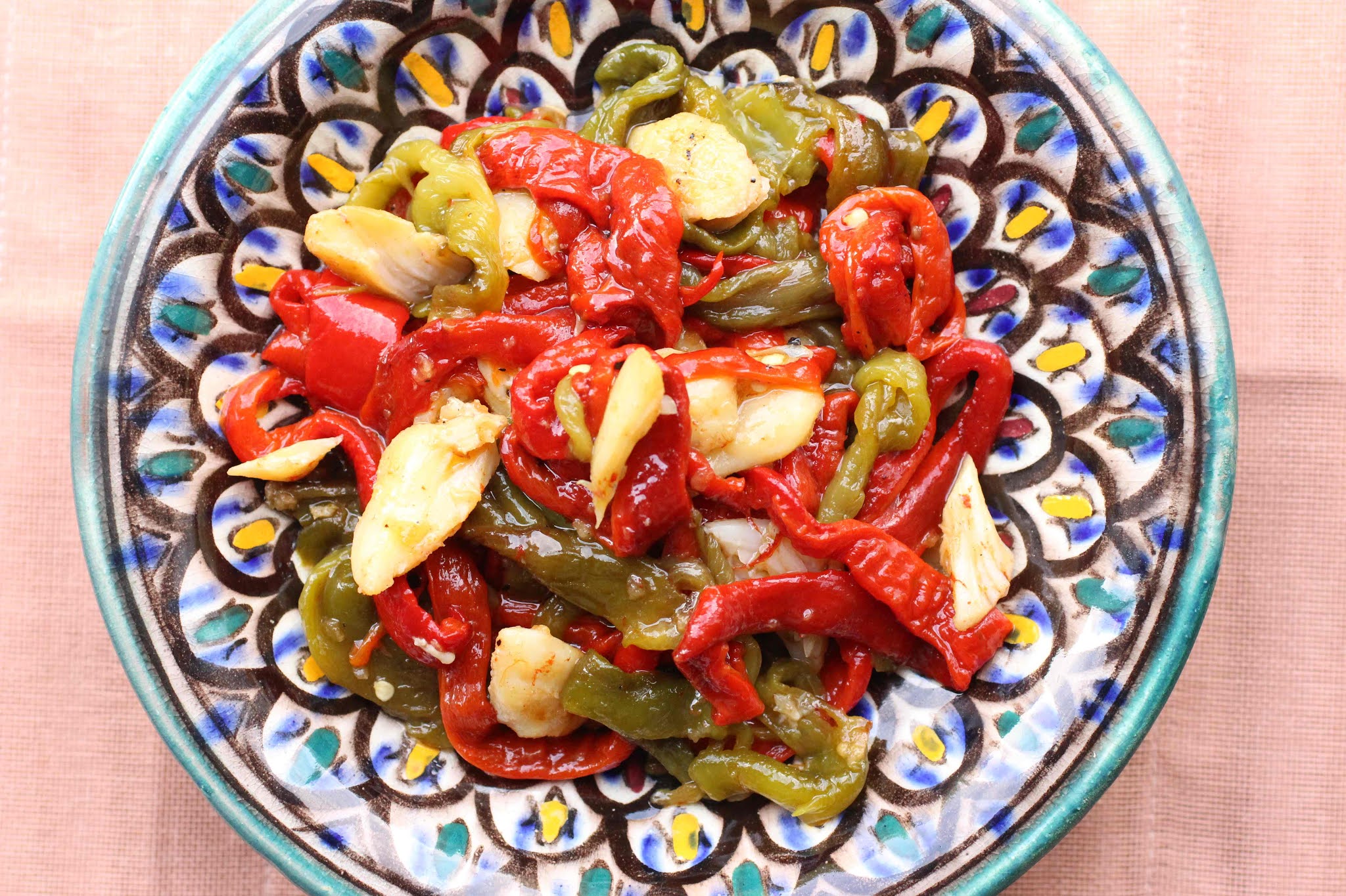Un peu gay dans les coings... Salade de (joues de) morue aux poivrons Un peu gay dans les coings... Salade de (joues de) morue aux poivrons