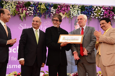 Amitabh Bachchan inaugurates Mobile Diabetes Detection Van
