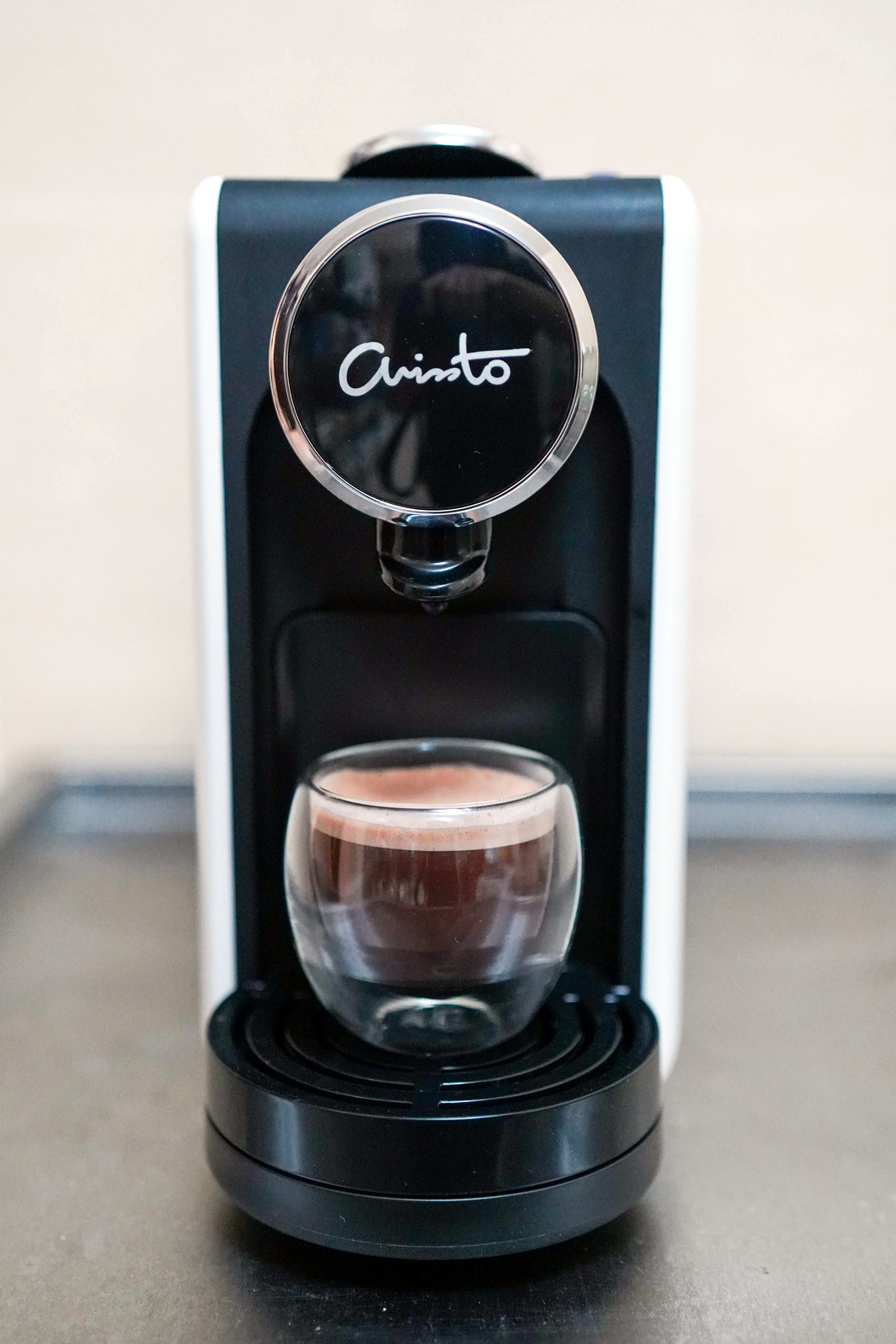 You can now try ARISSTO's coffee machine and capsules, with no strings