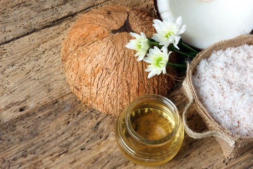 Comment préparer ce traitement de l'huile de noix de coco pour épaissir les cils? Comment préparer ce traitement de l'huile de noix de coco pour épaissir les cils?
