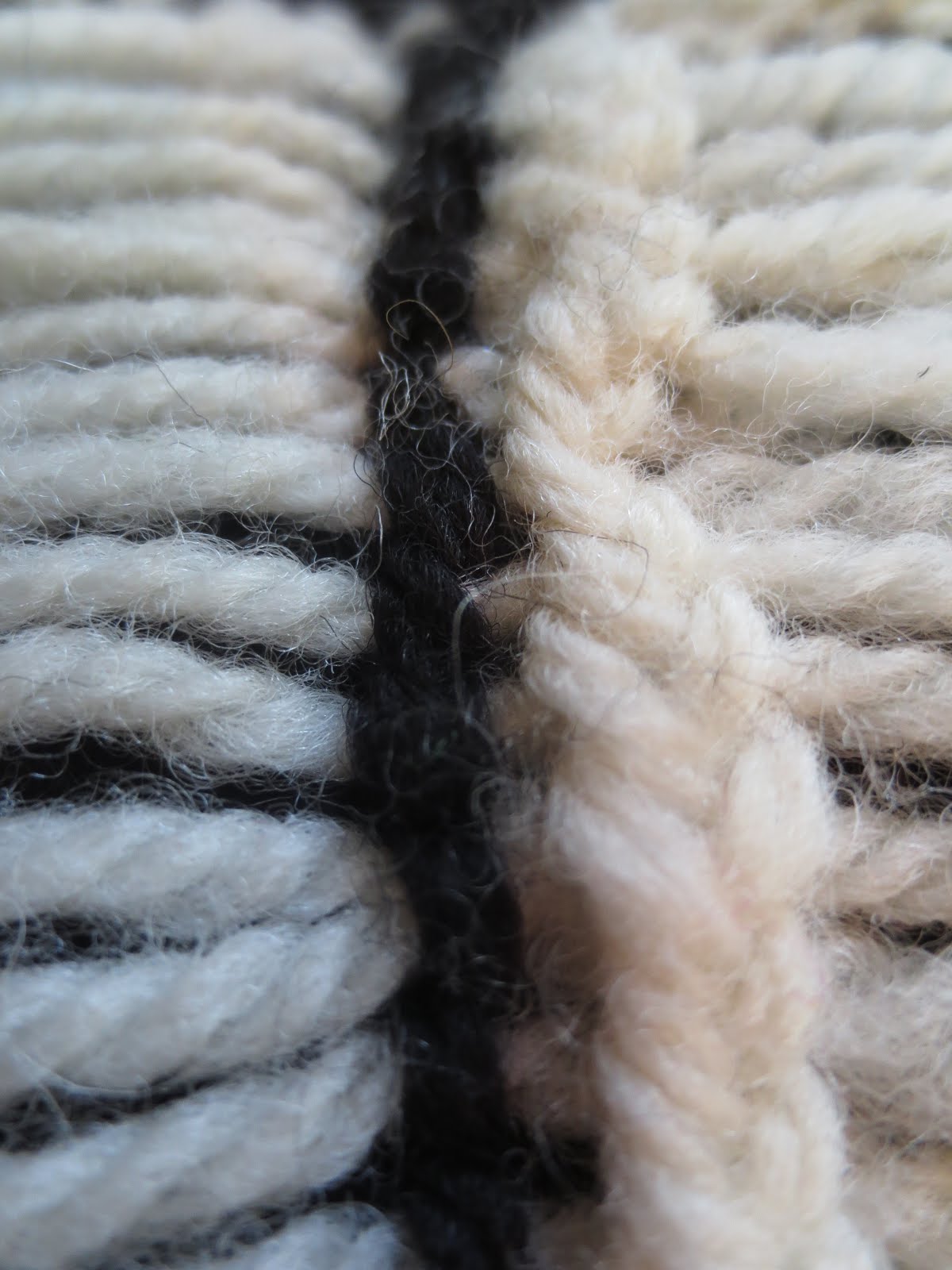 TECHknitting Long floats in color knitting modifying STUART