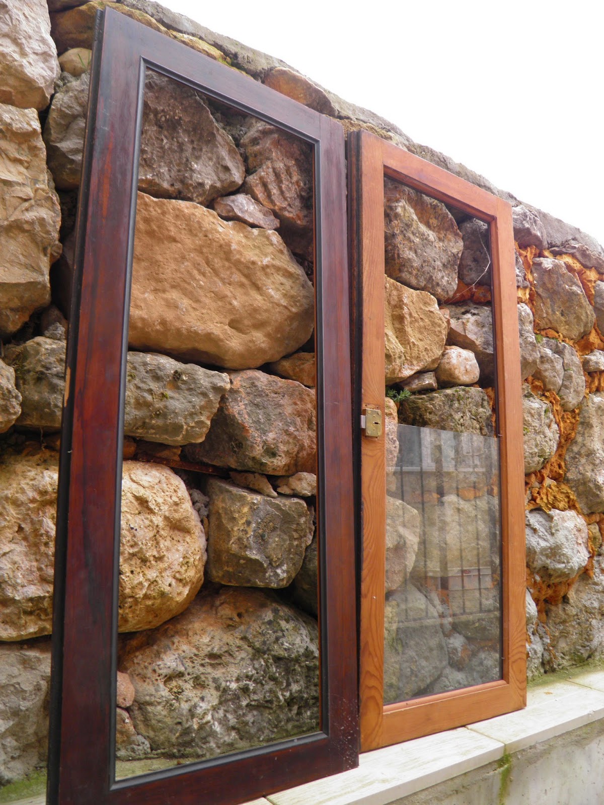 El Peku: LA PUERTA DE UN ARMARIO