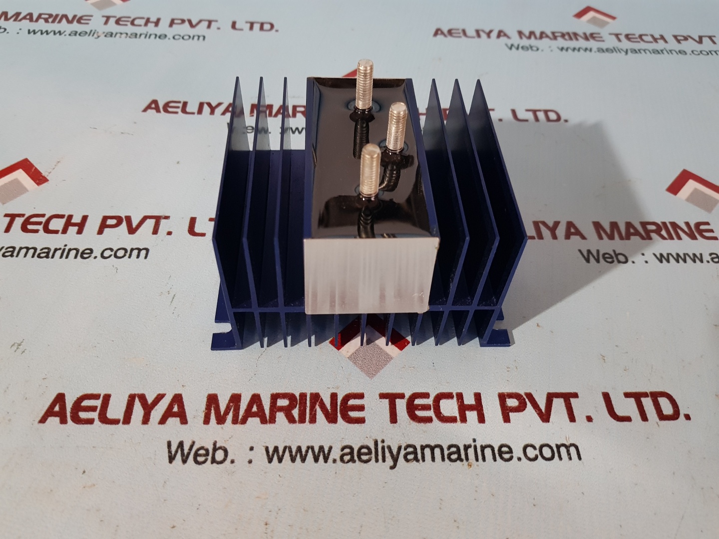 MULTI BATTERY ISOLATOR 702 Aeliya Marine