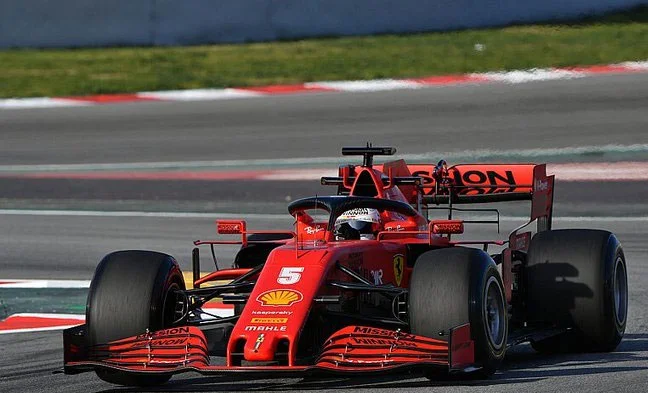Sebastian Vettel con la Ferrari nei test di Barcellona 2020
