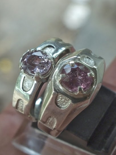 wedding / engagement ring