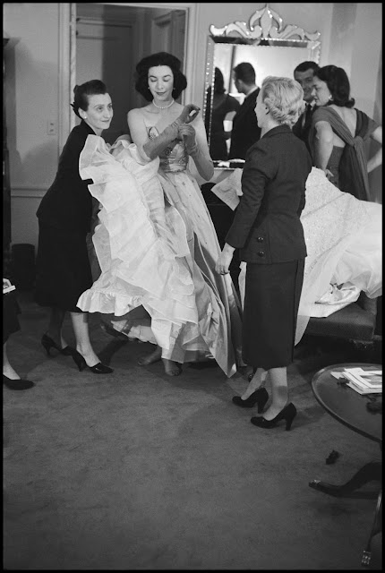 gown-shopping-for-a-metropolitan-opera-gala-1951