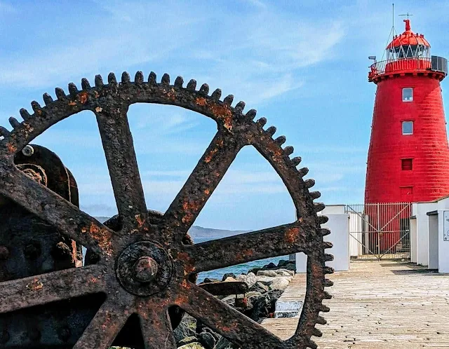 Best Dublin Walks: Poolbeg Lighthouse