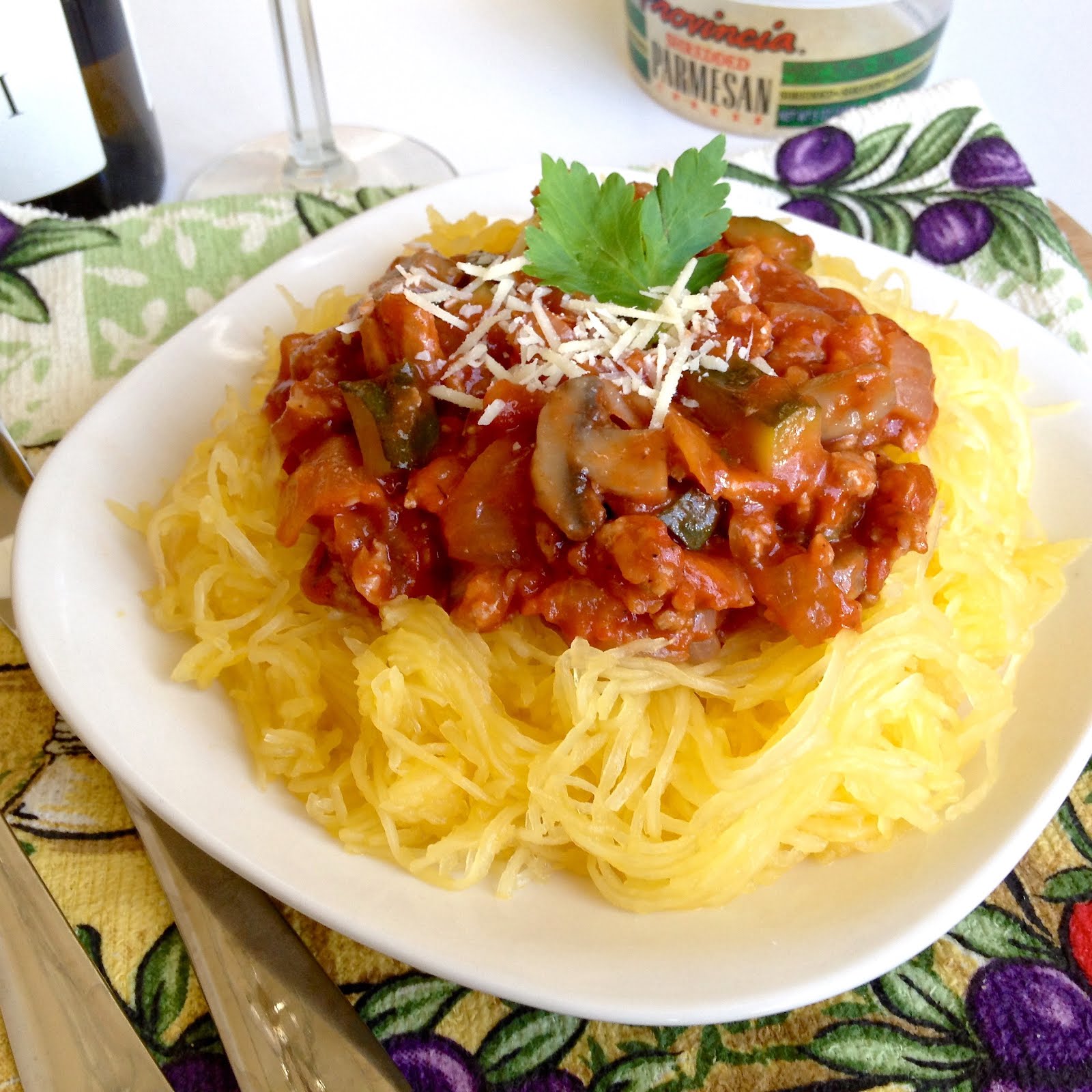 Healthy "Spaghetti" (Spaghetti Squash with Turkey Vegetable Bolognese