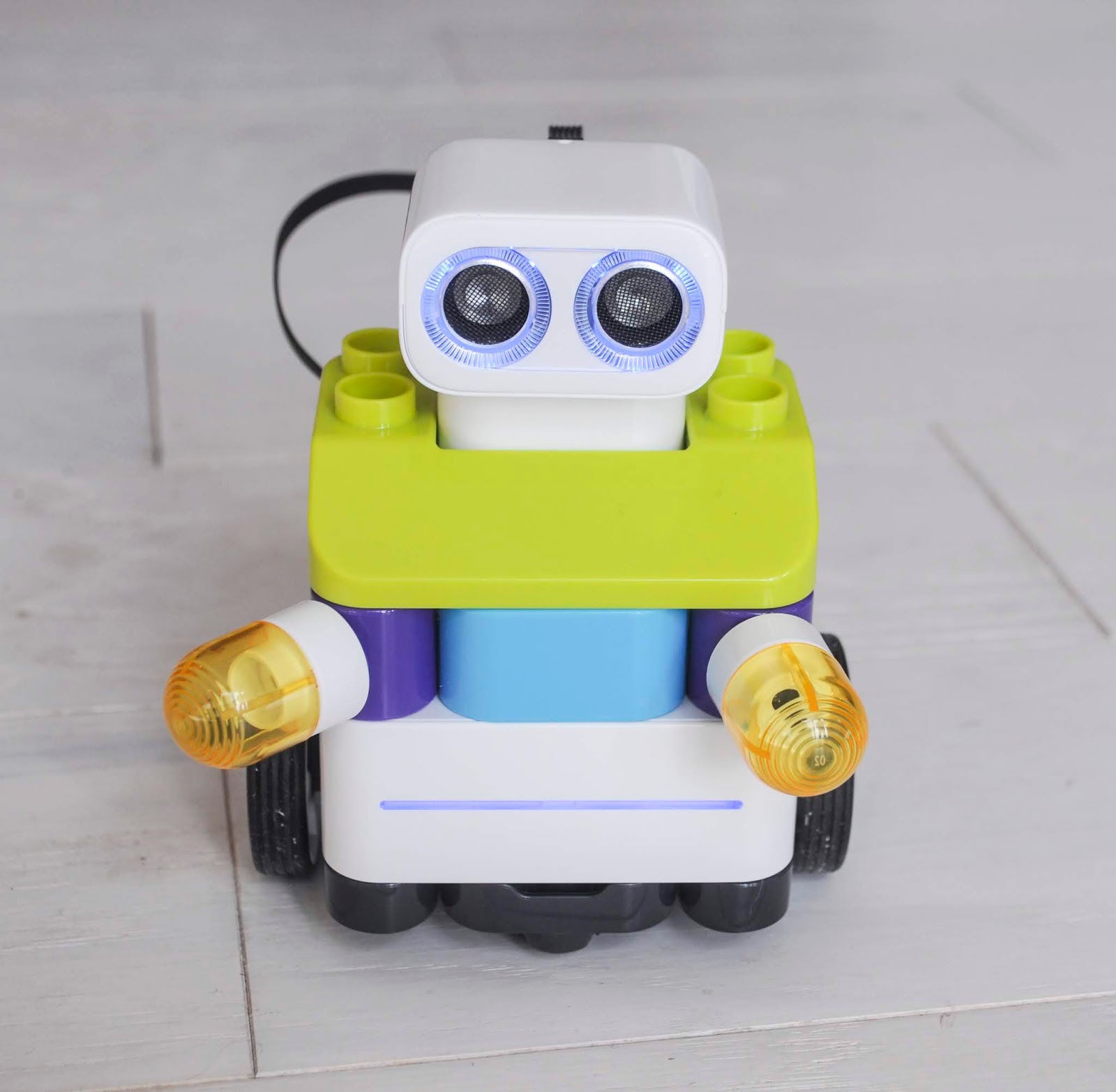 How to Code: BOTZEES Review: Interactive STEM Robot