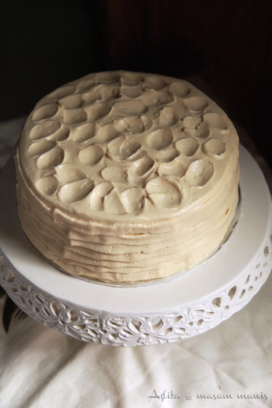 PECAN HAVEN CAKE WITH BUTTERSCOTCH FROSTING - masam manis