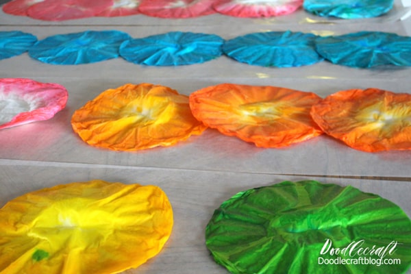 How to hand dye coffee filters bright colors using food coloring and water