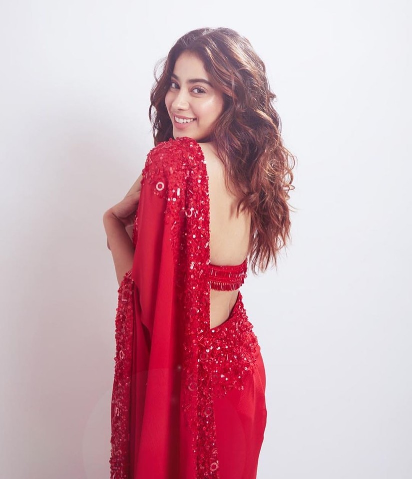Jhanvi Kapoor in Red Saree at Umang 2020 | KIRAK POSTER