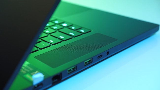 Razer Blade Pro 17 gaming laptop has 2 top-front firing speakers placed at the left and right sides of the keyboard