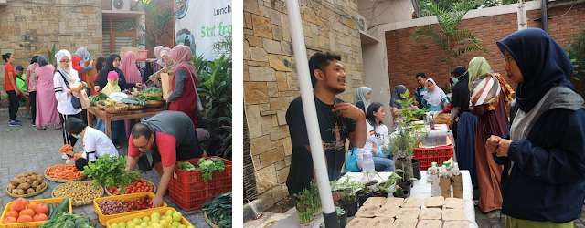 Foto kegiatan memasarkan produk pertanian kota Teman Berkebun