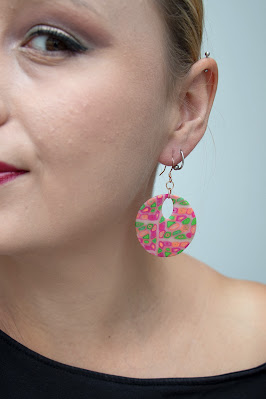 bijoux pâte polymère boucles d'oreilles extrudeuse fuchsia vert corail biscuit Cernit Fimo Sculpey Stenna