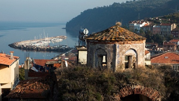Tarihi Camli Kahve Tirilye Mudanya Cafe Restaurant